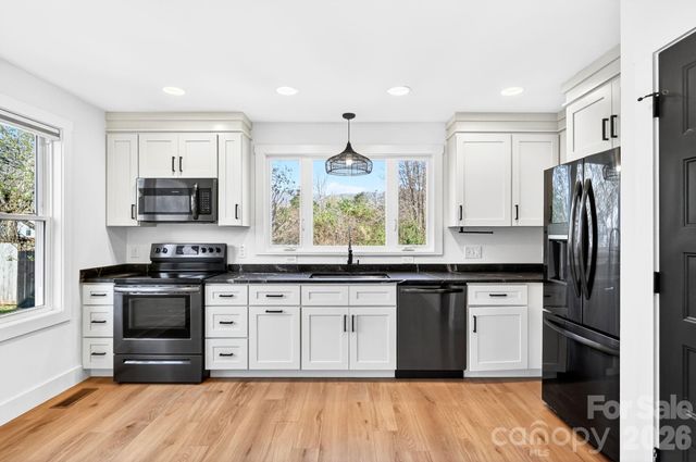 477 Oakdale Road, Waynesville, NC 28786