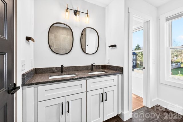 477 Oakdale Road, Waynesville, NC 28786