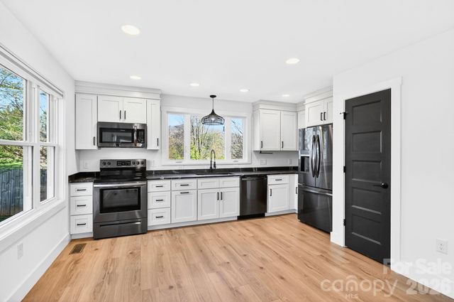 477 Oakdale Road, Waynesville, NC 28786