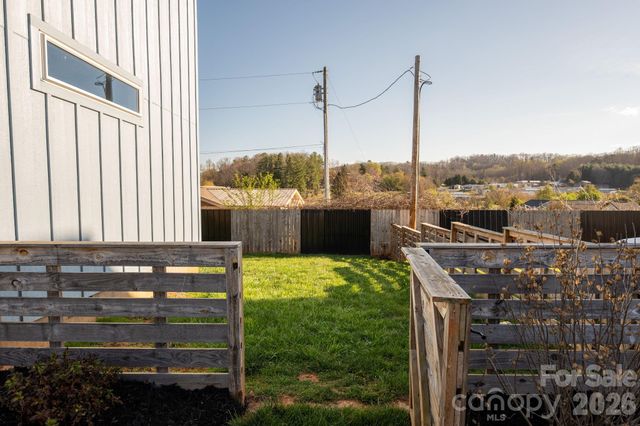 477 Oakdale Road, Waynesville, NC 28786