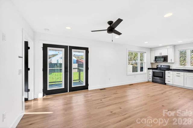 477 Oakdale Road, Waynesville, NC 28786