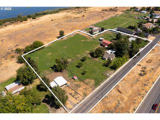 28473 Southshore Dr, Umatilla, OR 97882