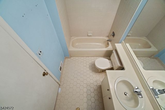 231 Gettysburg Way, Lincoln Park Boro, NJ 07035