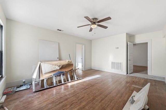 332 Powell Ave, Kerrville, TX 78028