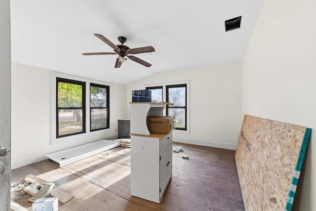 332 Powell Ave, Kerrville, TX 78028