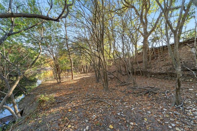 332 Powell Ave, Kerrville, TX 78028