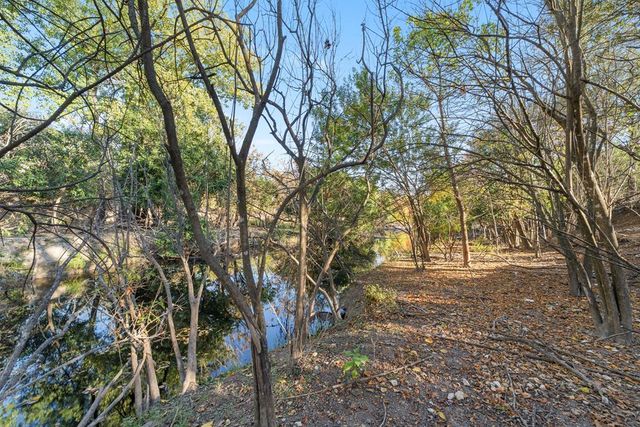 332 Powell Ave, Kerrville, TX 78028