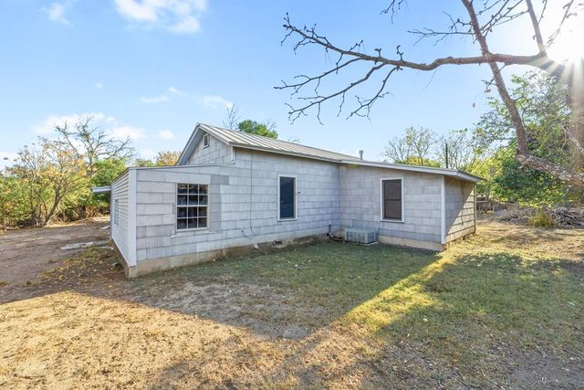 332 Powell Ave, Kerrville, TX 78028