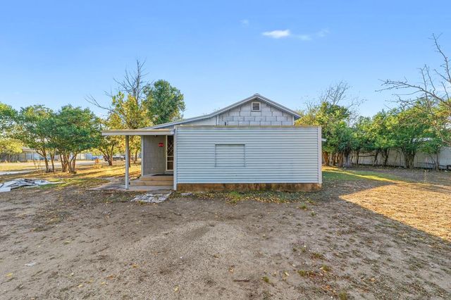 332 Powell Ave, Kerrville, TX 78028