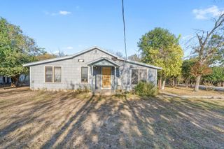 332 Powell Ave, Kerrville, TX 78028