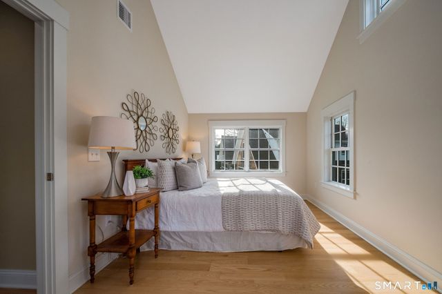 908 Boston Post Road 908, Madison, CT 06443