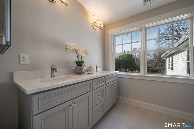 908 Boston Post Road 908, Madison, CT 06443