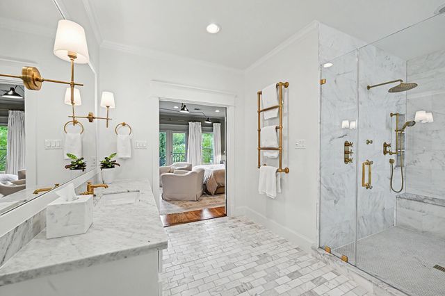 504 W 10th Street, Houston, TX 77008