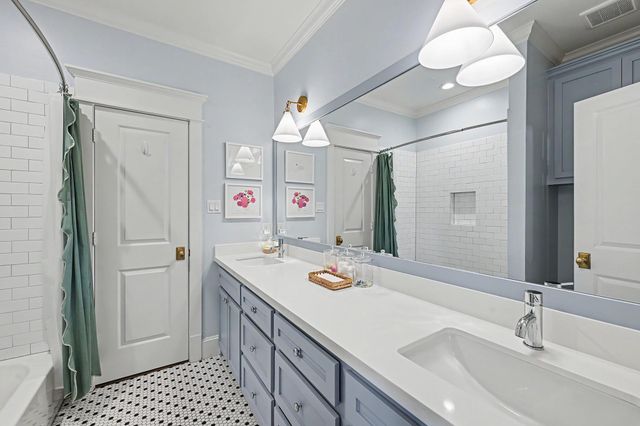 504 W 10th Street, Houston, TX 77008