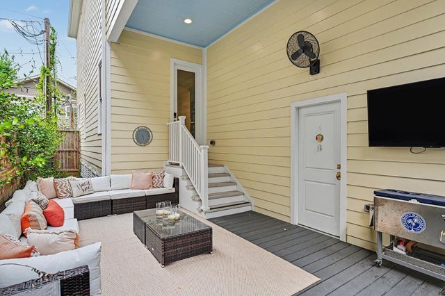 504 W 10th Street, Houston, TX 77008
