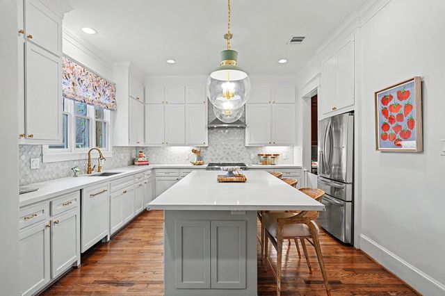 504 W 10th Street, Houston, TX 77008