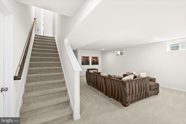 102 LIBERTY HALL DR, Fredericksburg, VA 22406