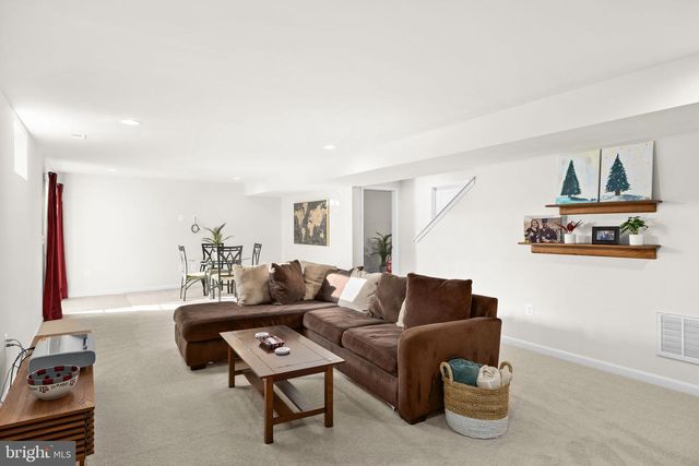 102 LIBERTY HALL DR, Fredericksburg, VA 22406