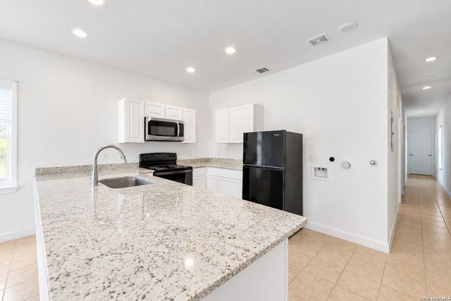 923 S SAN JOAQUIN AVE, San Antonio, TX 78237