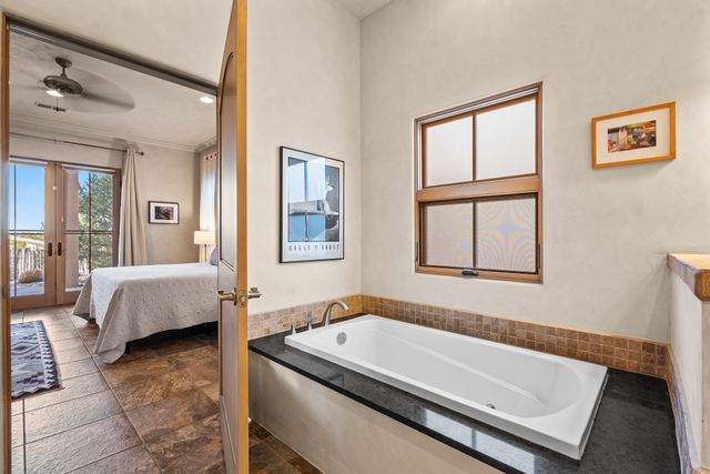 1 Camino Barranca, Santa Fe, NM 87507