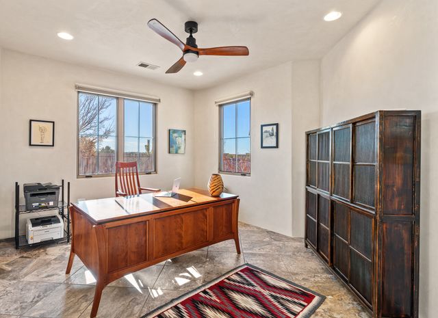 1 Camino Barranca, Santa Fe, NM 87507