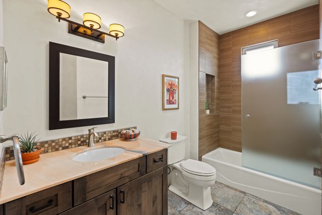 1 Camino Barranca, Santa Fe, NM 87507