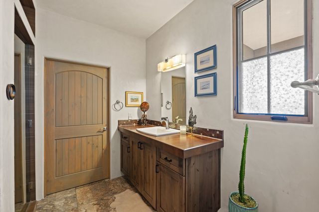 1 Camino Barranca, Santa Fe, NM 87507