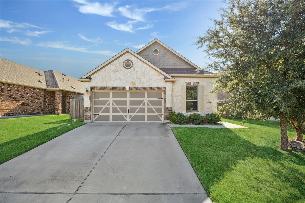907 Thrasher Glade DR, Pflugerville, TX 78660