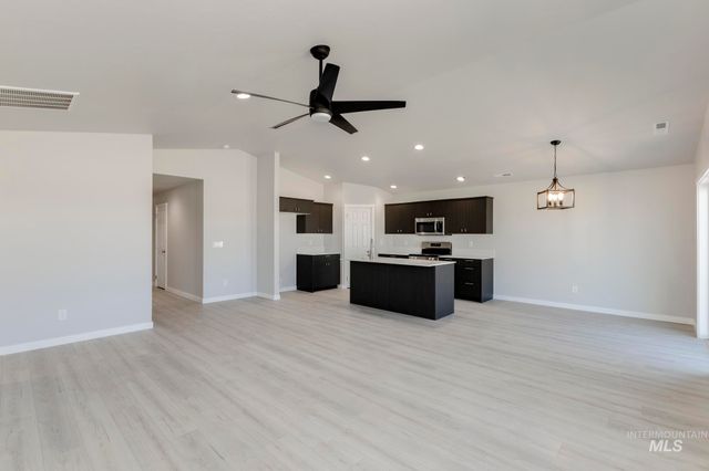 18460 N Sweet William Ave, Nampa, ID 83687