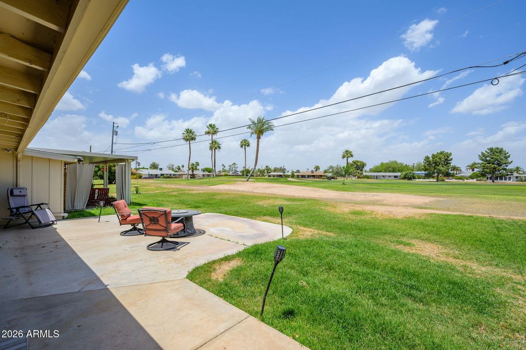 Image 10 of property listing at 10262 W SNEAD Circle N, Sun City, AZ 85351