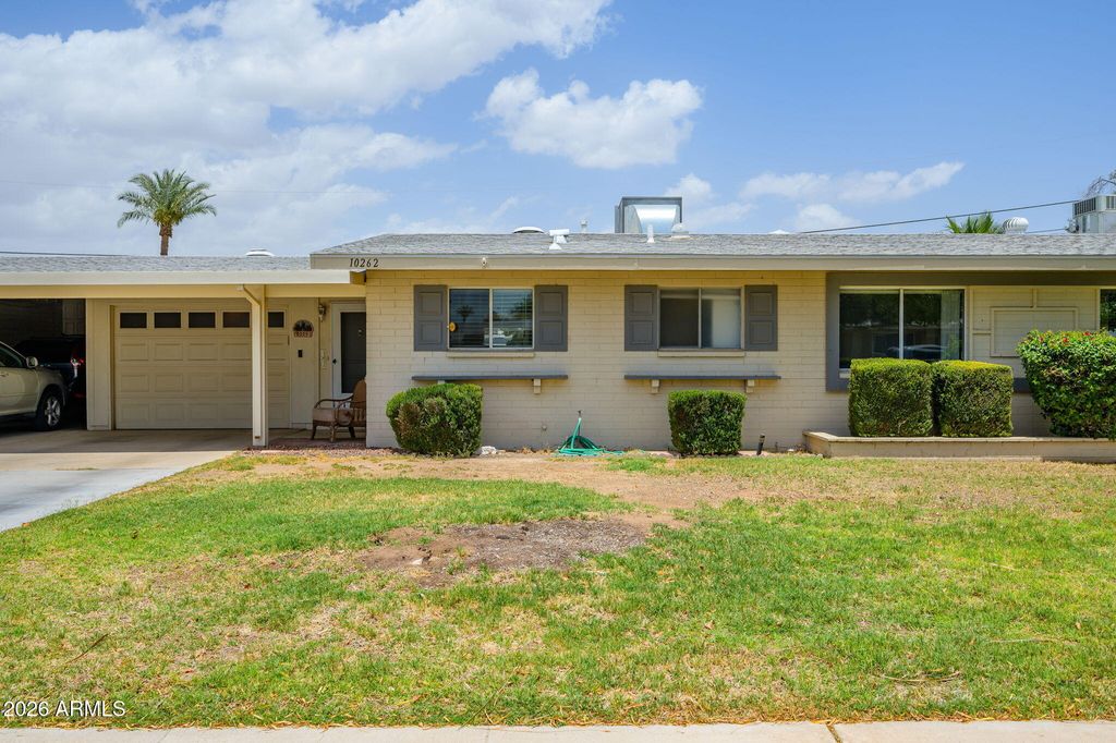 Image 2 of property listing at 10262 W SNEAD Circle N, Sun City, AZ 85351