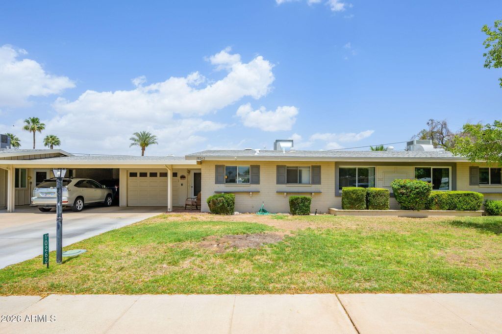 Image 3 of property listing at 10262 W SNEAD Circle N, Sun City, AZ 85351