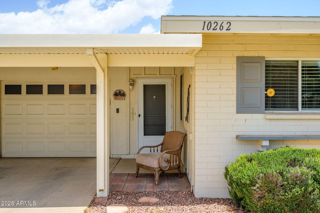 Image 4 of property listing at 10262 W SNEAD Circle N, Sun City, AZ 85351