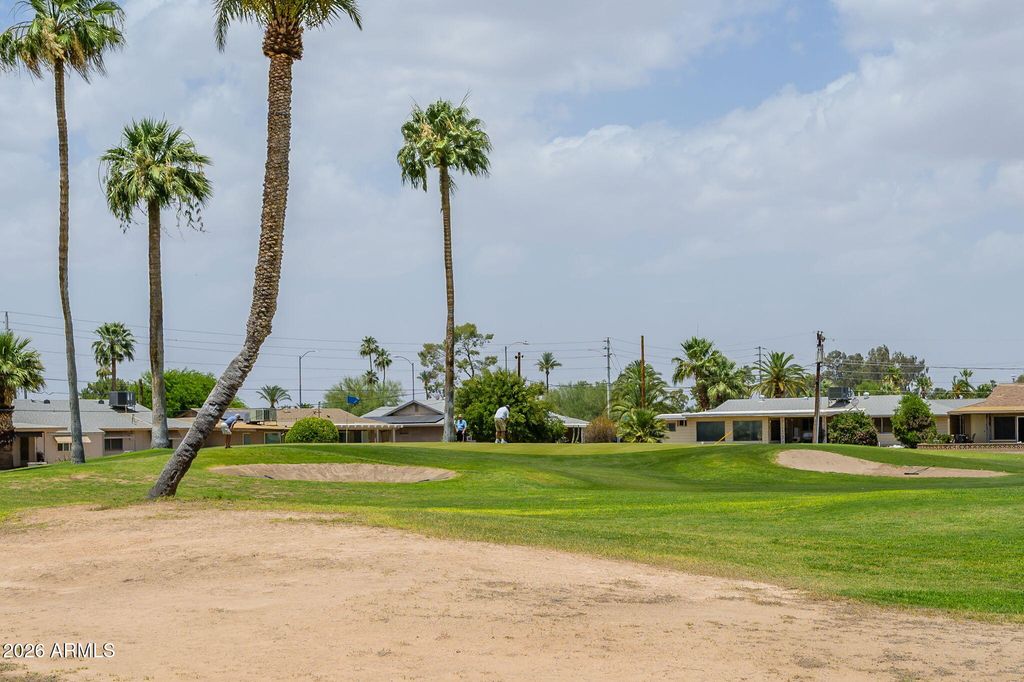 Image 5 of property listing at 10262 W SNEAD Circle N, Sun City, AZ 85351