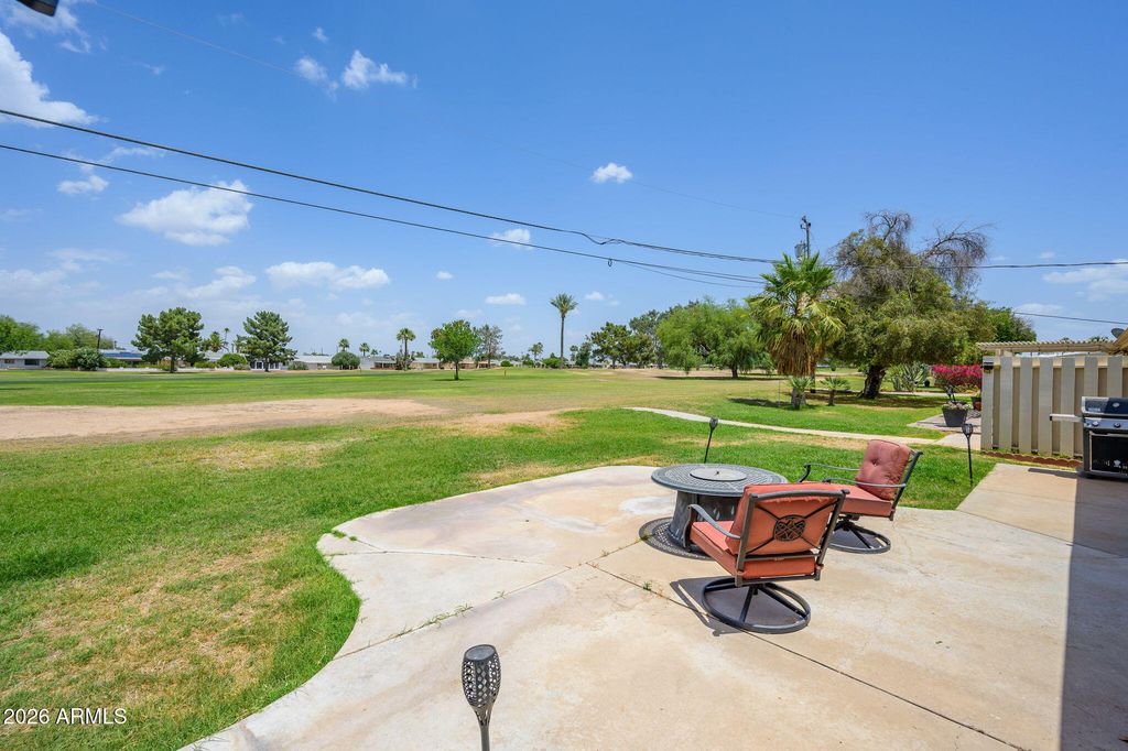 Image 9 of property listing at 10262 W SNEAD Circle N, Sun City, AZ 85351