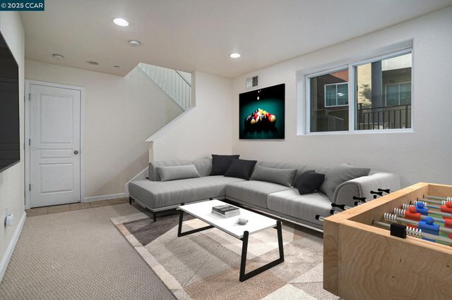 2701 Holly St, San Pablo, CA 94806