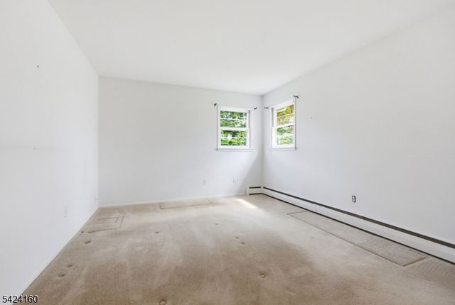 47 Siek Rd, Kinnelon Boro, NJ 07405