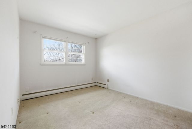 47 Siek Rd, Kinnelon Boro, NJ 07405