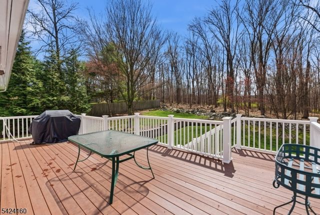 47 Siek Rd, Kinnelon Boro, NJ 07405
