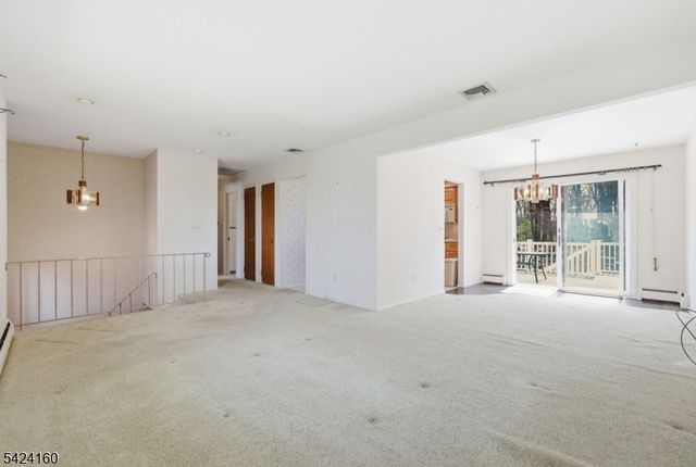 47 Siek Rd, Kinnelon Boro, NJ 07405