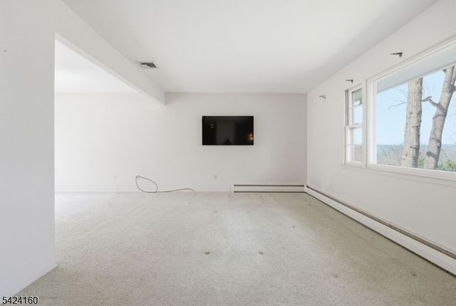 47 Siek Rd, Kinnelon Boro, NJ 07405