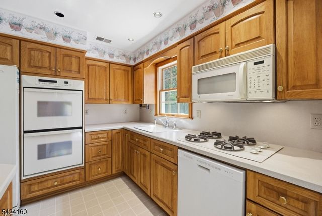 47 Siek Rd, Kinnelon Boro, NJ 07405