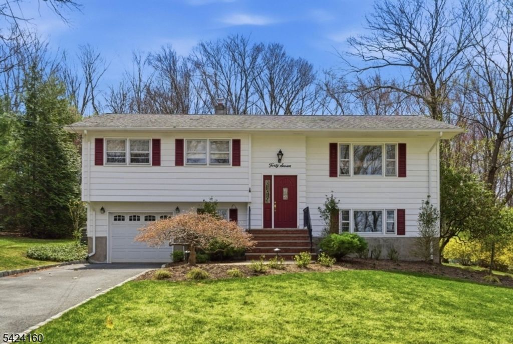 47 Siek Rd, Kinnelon Boro, NJ 07405