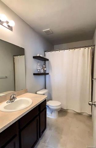4621 Bradley Circle, Troy, MI 48085