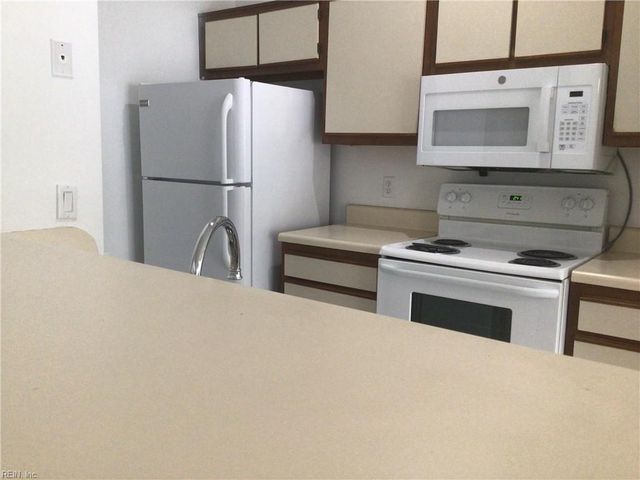 76 Emeraude Plage PL B, Hampton, VA 23666