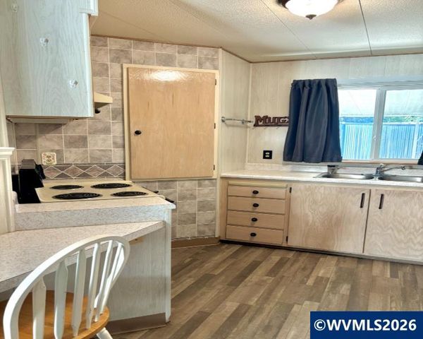 1935 Icabod St NE, Salem, OR 97305