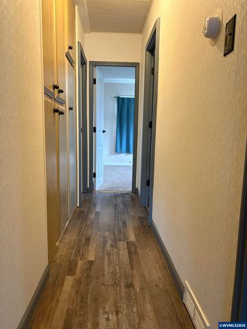 1935 Icabod St NE, Salem, OR 97305