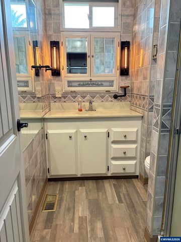 1935 Icabod St NE, Salem, OR 97305