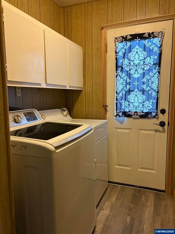 1935 Icabod St NE, Salem, OR 97305