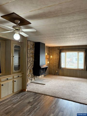 1935 Icabod St NE, Salem, OR 97305